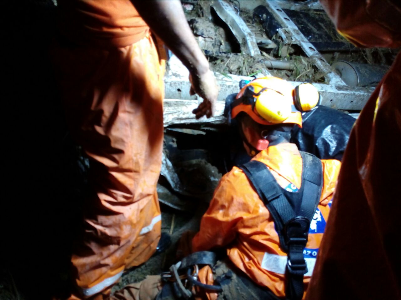 LIDERES VOLUNTARIOS INICIAN LABORES DE BUSQUEDA Y RESCATE EN APOYO A LA COMUNIDAD