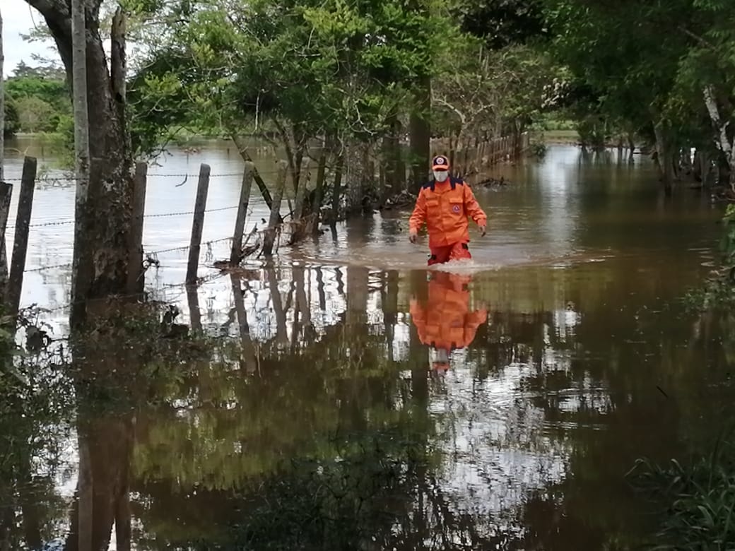 EVACUACIÓN Y ATENCIÓN DE AFECTADOS POR LLUVIAS EN NARIÑO Y META